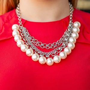 🌺Paparazzi pearl chain bib necklace NWoT